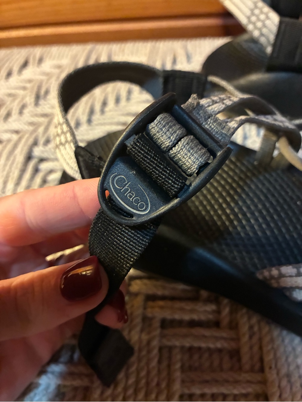 Chaco Women's Black Sandals with Grey Patterned Straps. Size 8 - Picture 4 of 6
